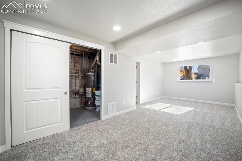 Image 33 of 45: Bedroom