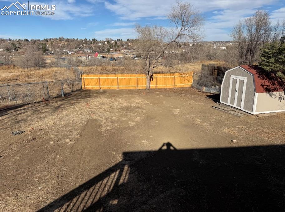 Image 43 of 45: Yard