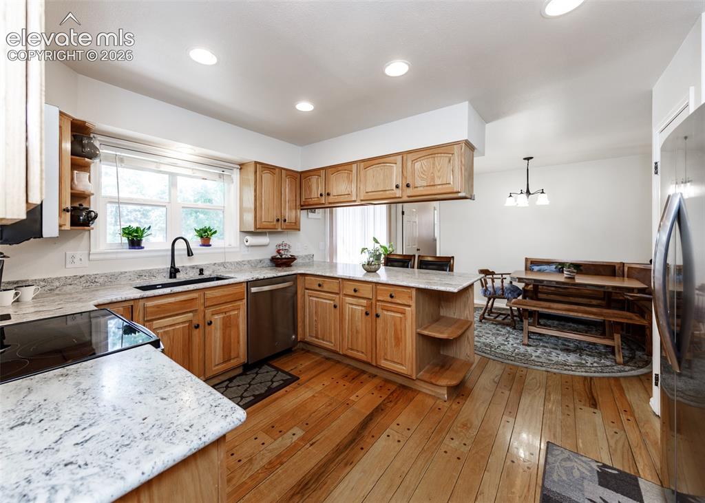 Image 10 of 39: Kitchen