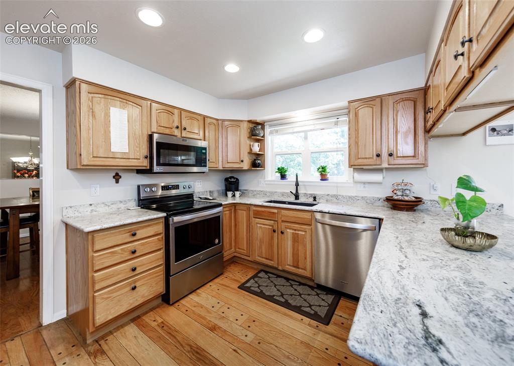 Image 11 of 39: Kitchen