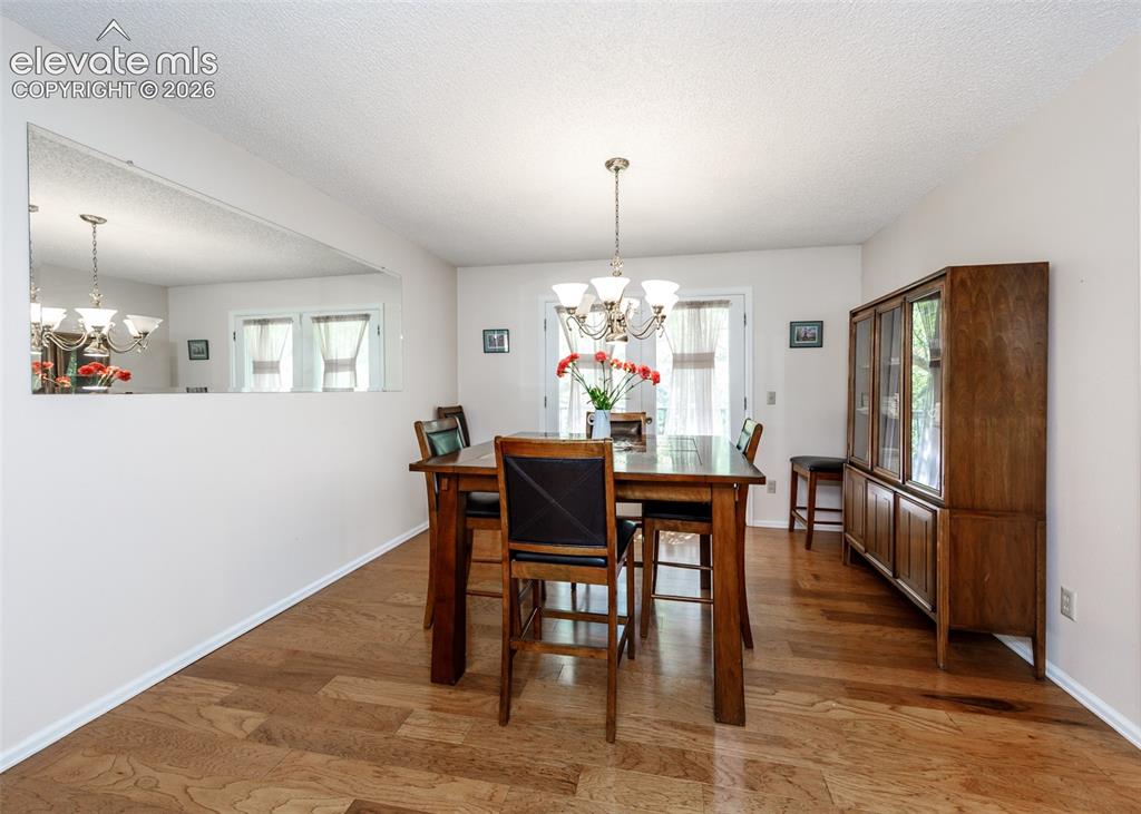 Image 14 of 39: Dining Area