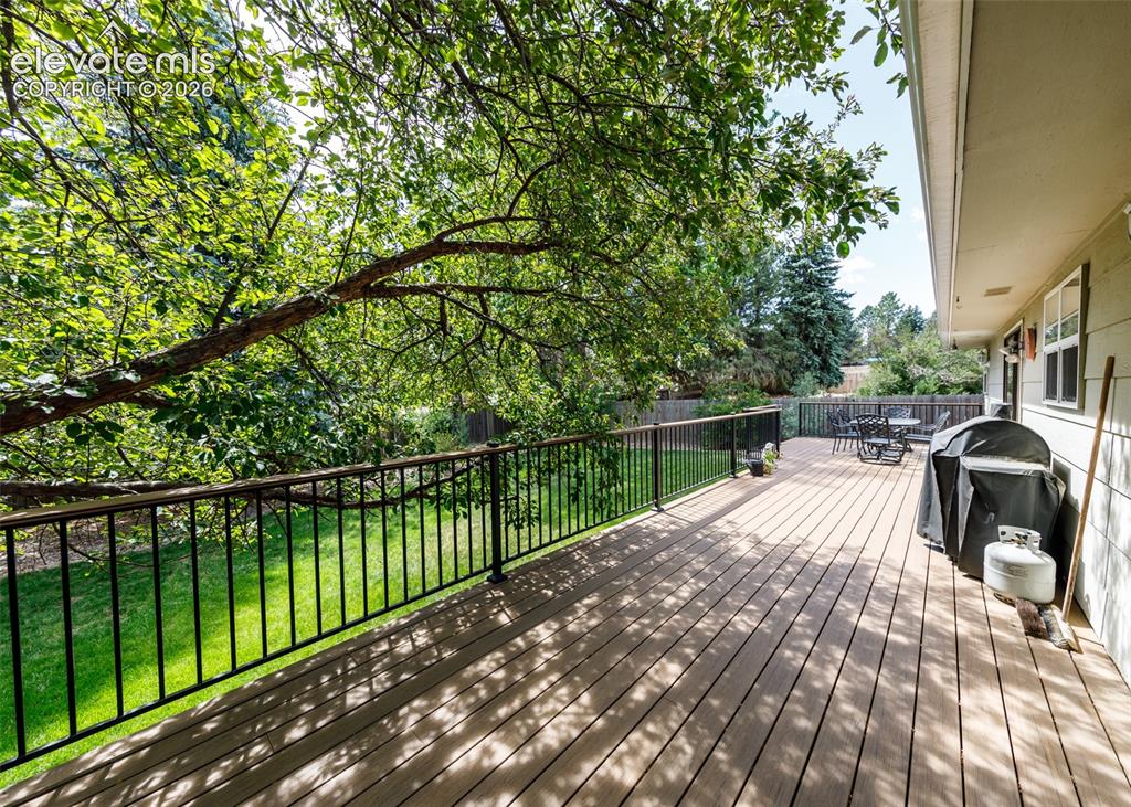 Image 36 of 39: Deck