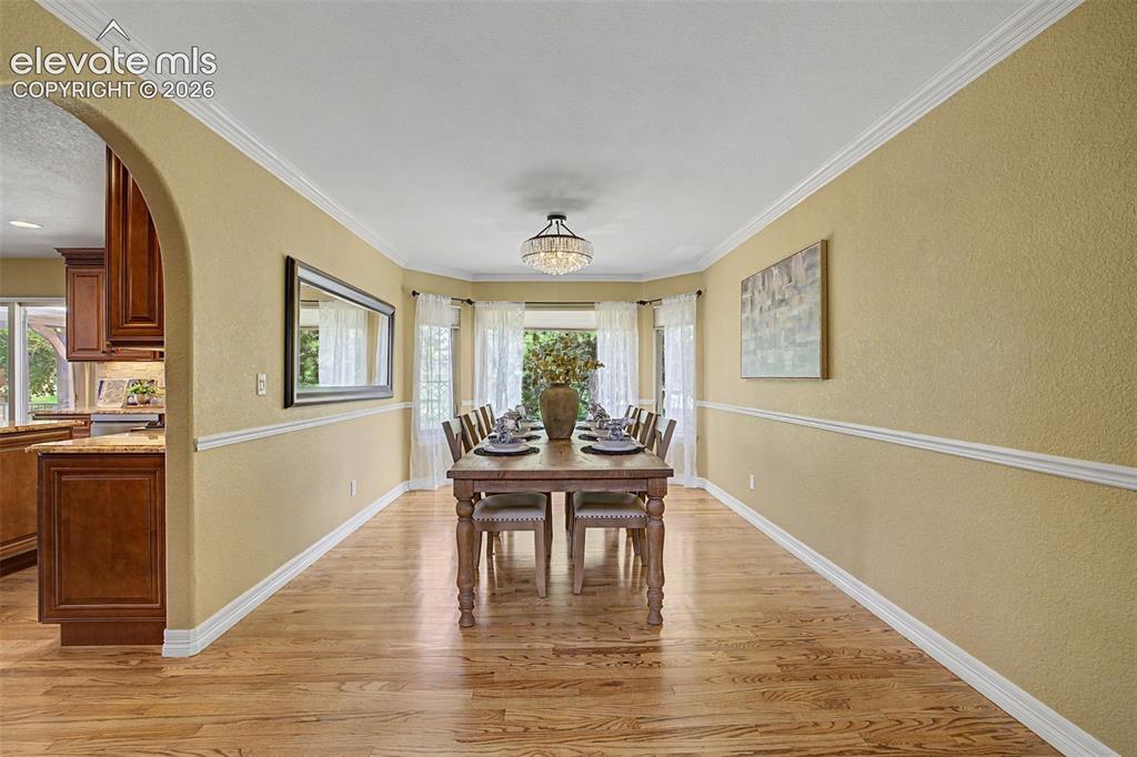 Image 13 of 48: Dining Area