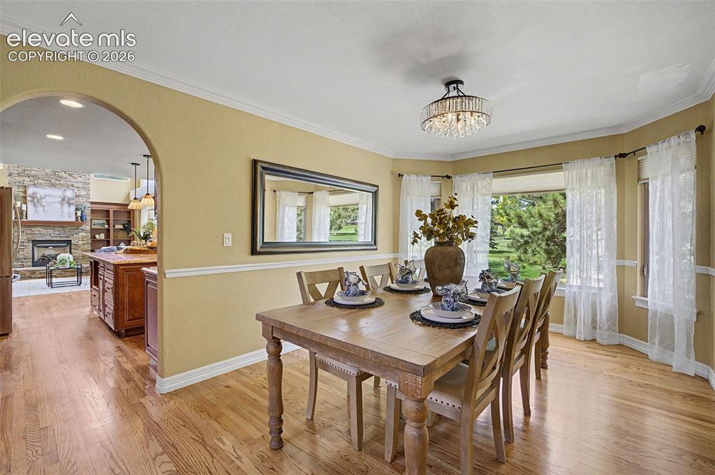 Image 14 of 48: Dining Area