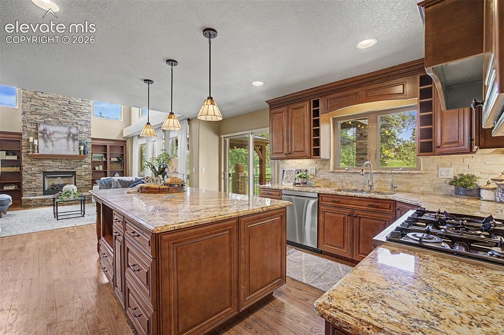 Image 16 of 48: Kitchen