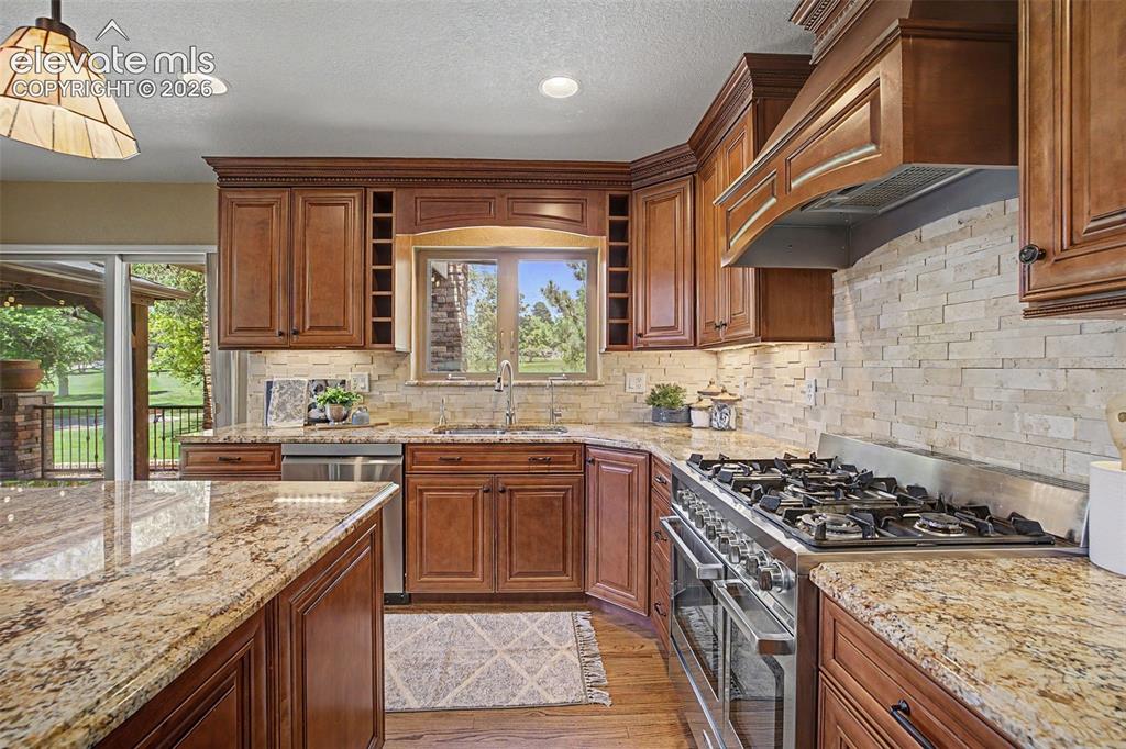 Image 17 of 48: Kitchen