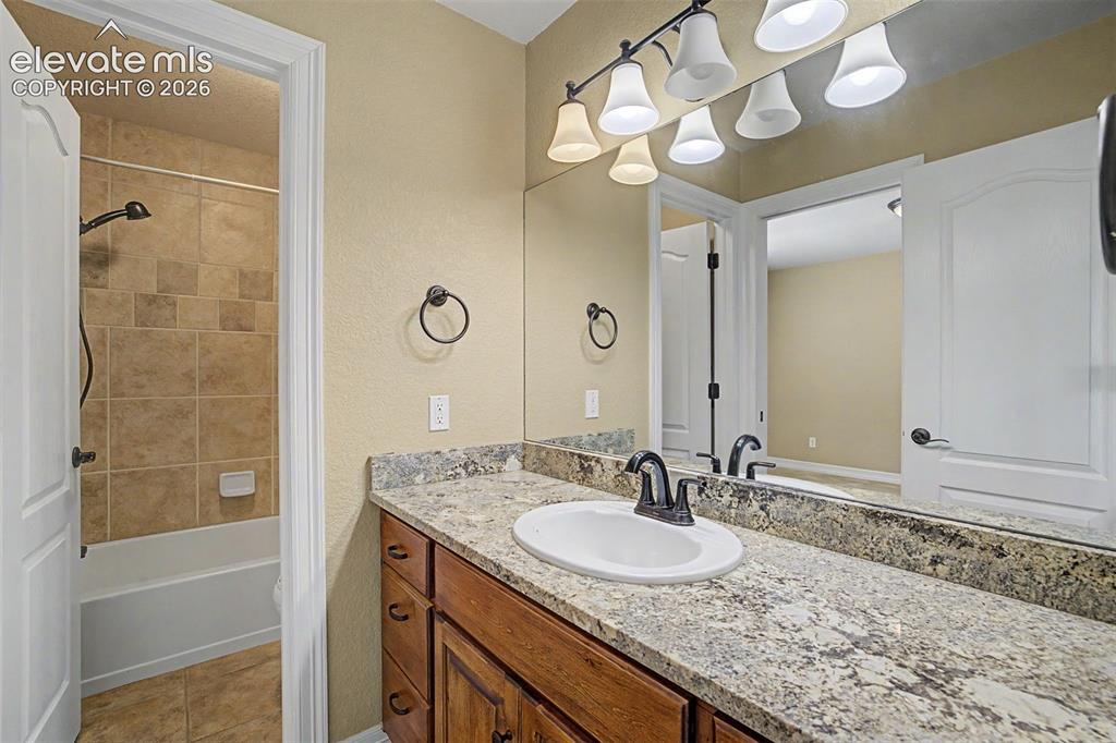 Image 36 of 48: Bathroom
