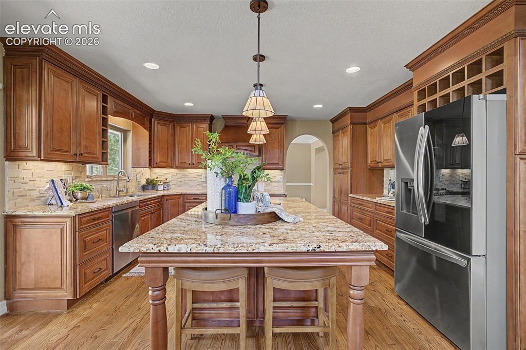 Image 4 of 48: Kitchen