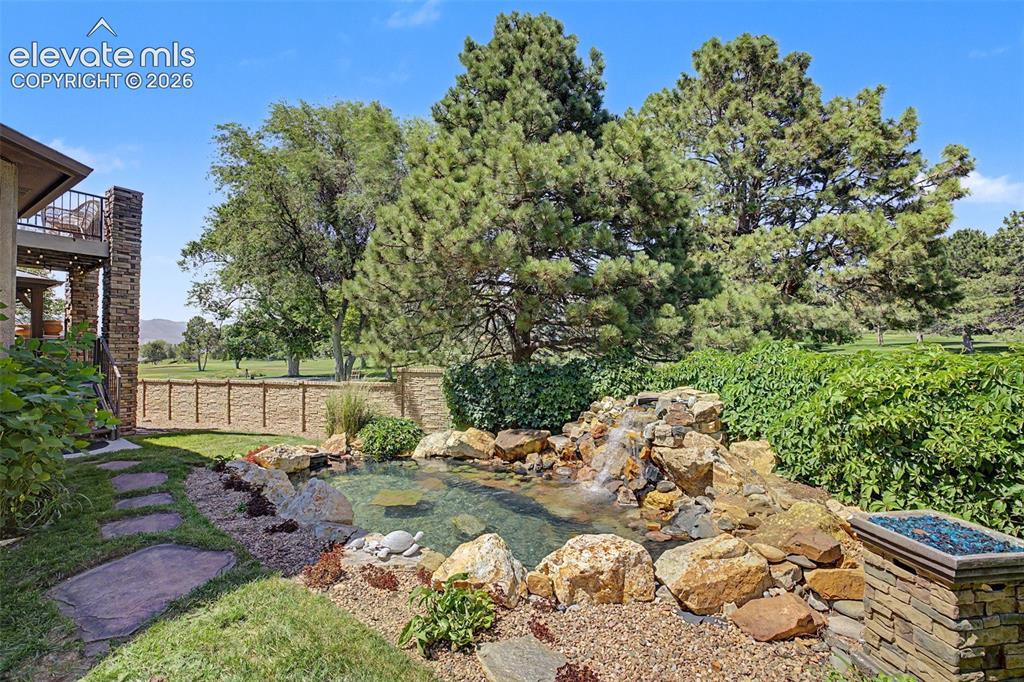 Image 6 of 48: Yard