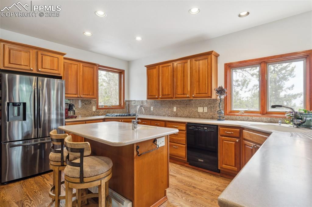 Image 10 of 47: Kitchen