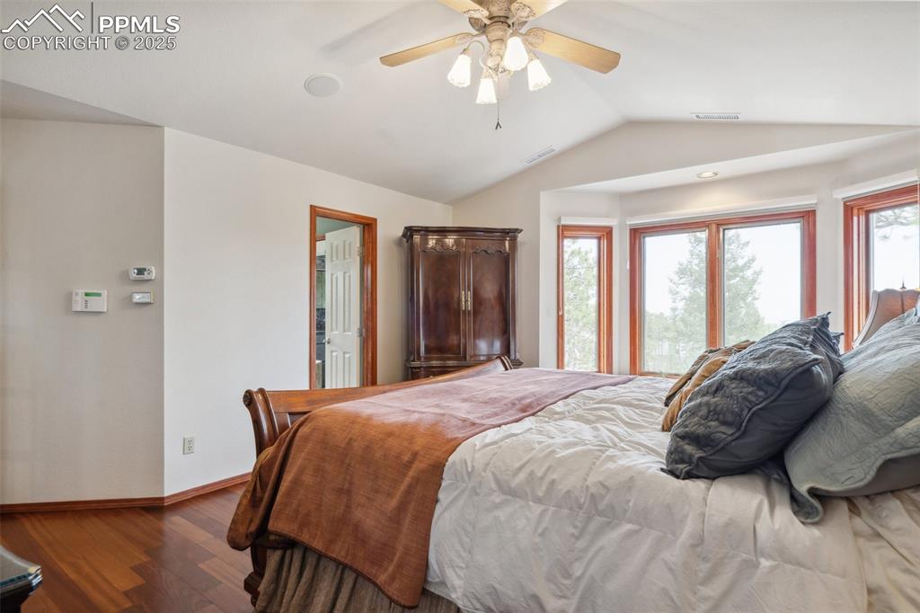 Image 14 of 47: Bedroom