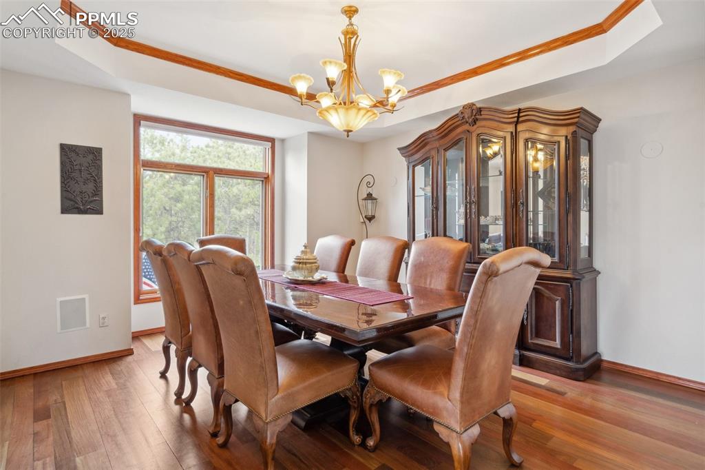 Image 4 of 47: Dining Area