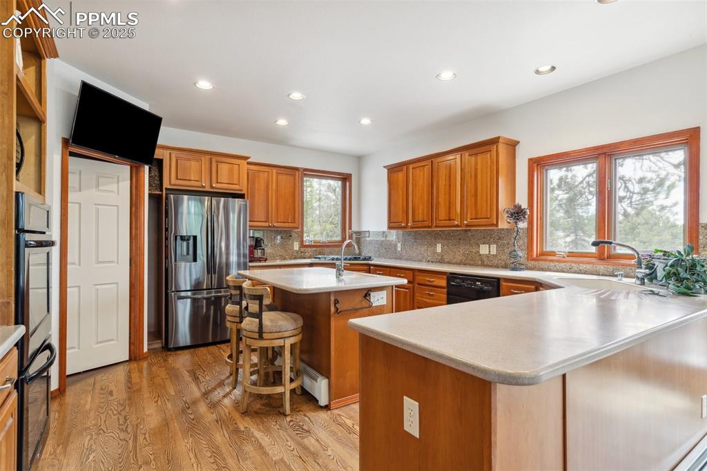 Image 7 of 47: Kitchen