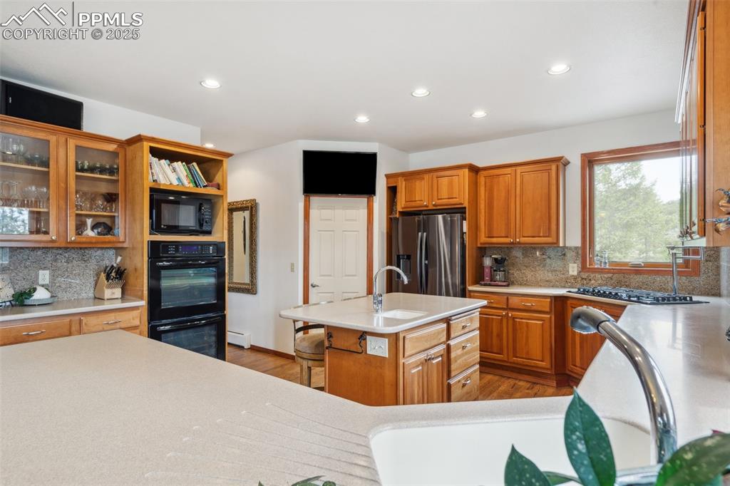 Image 9 of 47: Kitchen