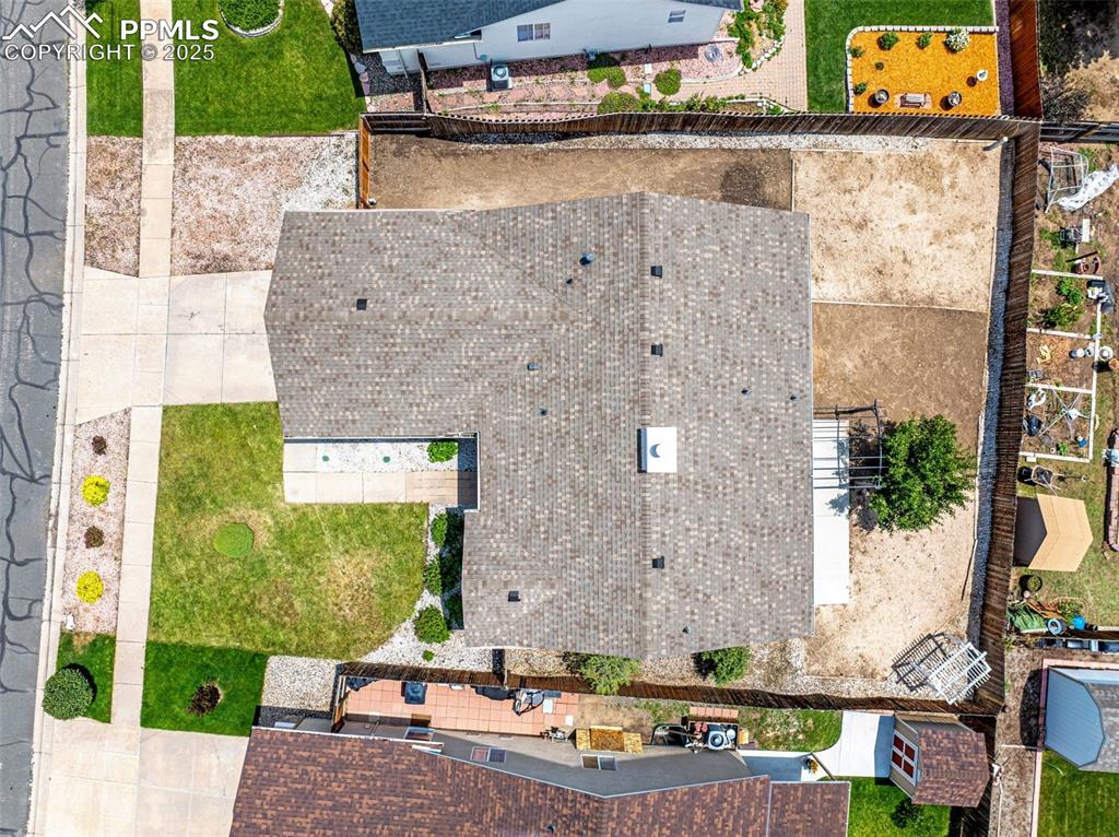 Image 32 of 38: Drone / aerial view