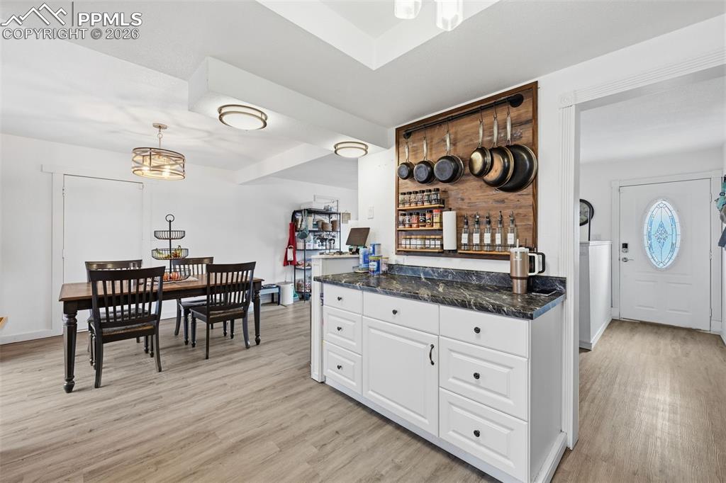 Image 11 of 30: Kitchen