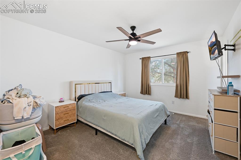 Image 12 of 30: Bedroom