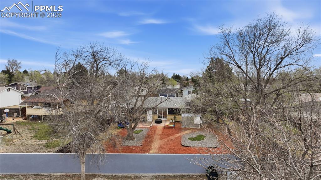 Image 27 of 30: Back of Structure