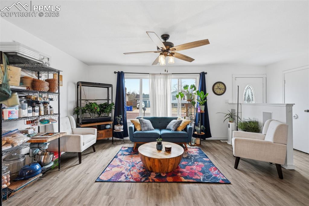 Image 5 of 30: Living Room