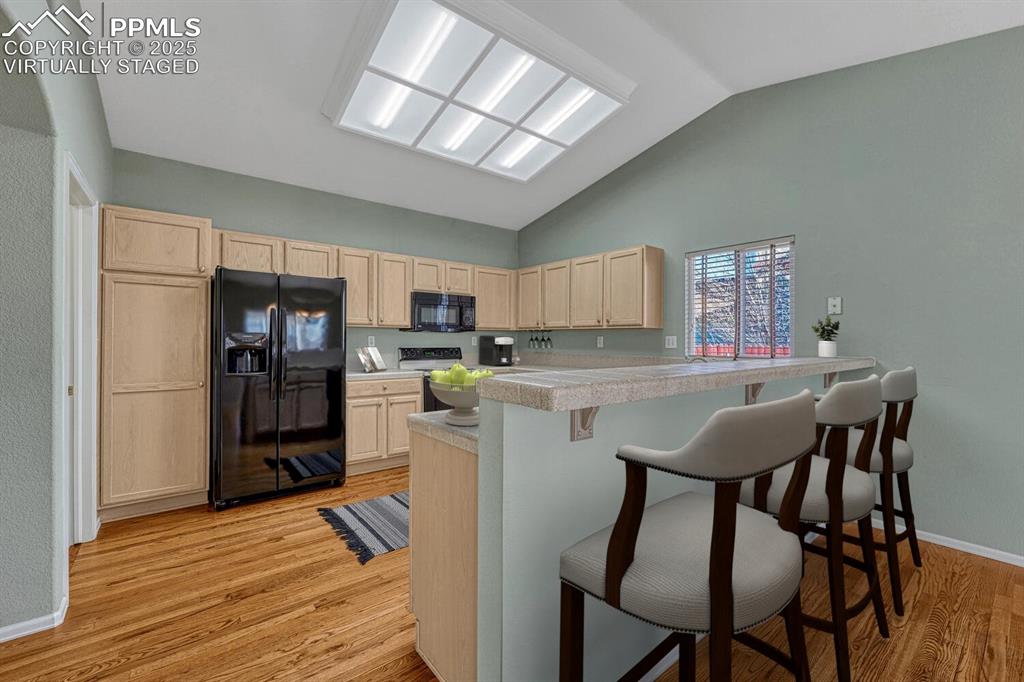 Image 10 of 50: Kithen virtually staged