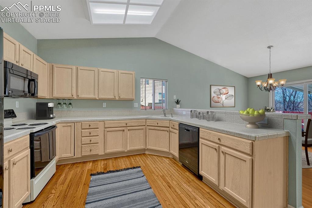 Image 11 of 50: Kithen virtually staged