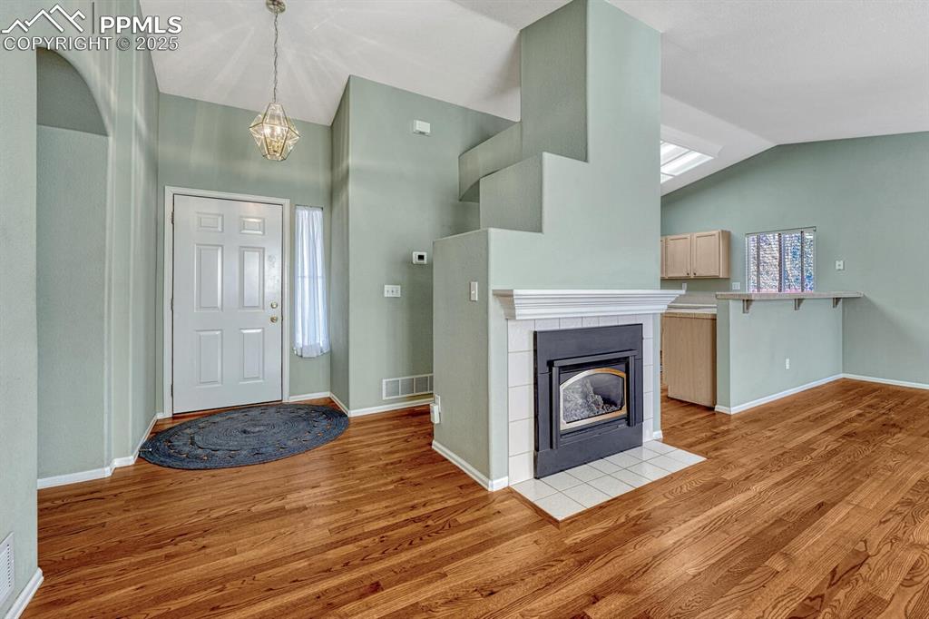 Image 13 of 50: Entry