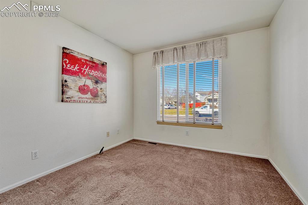 Image 20 of 50: Third bedroom