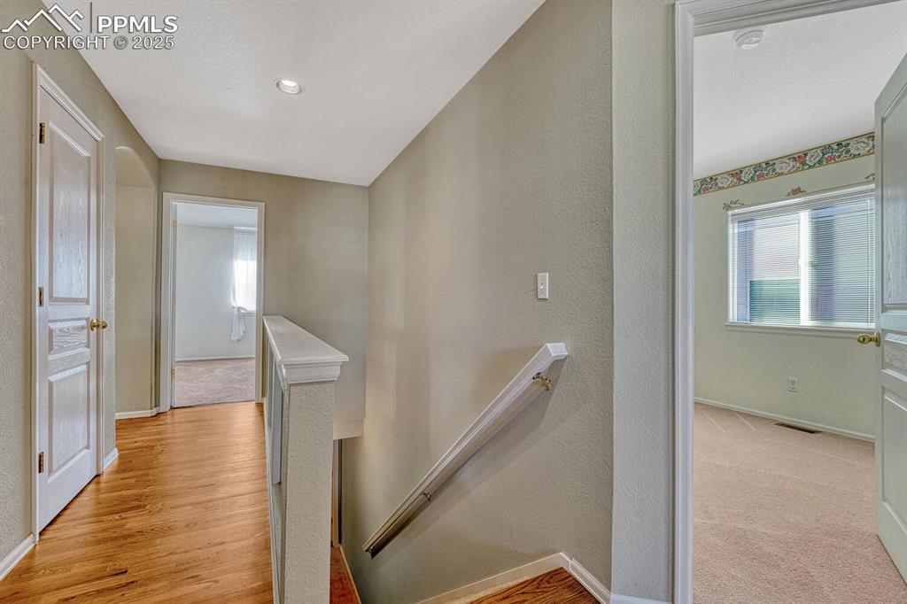 Image 23 of 50: Hall