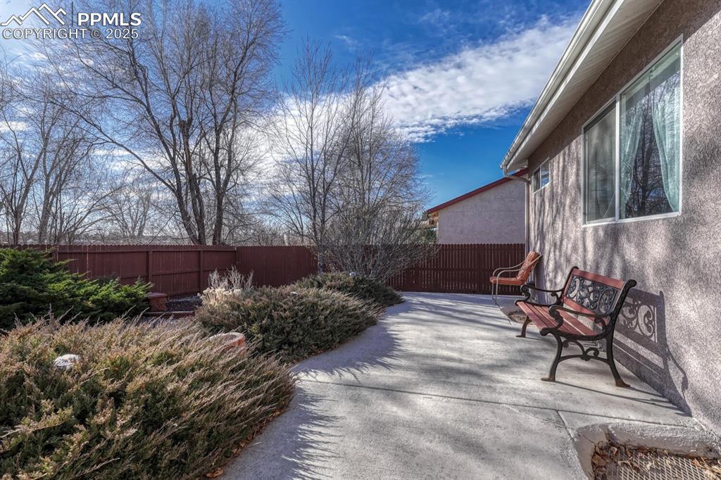 Image 31 of 50: Patio