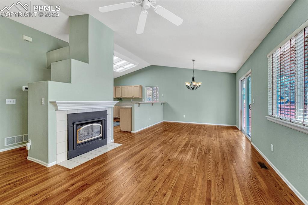 Image 39 of 50: Living Room