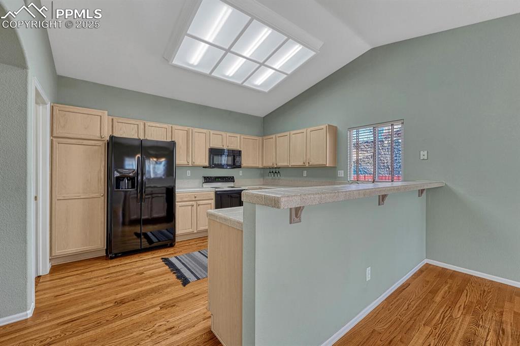 Image 43 of 50: Kitchen