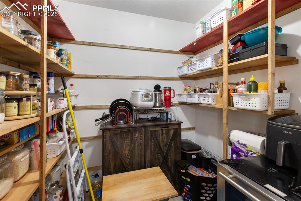Image 17 of 46: Huge Pantry for those that have a large family or like to entertain