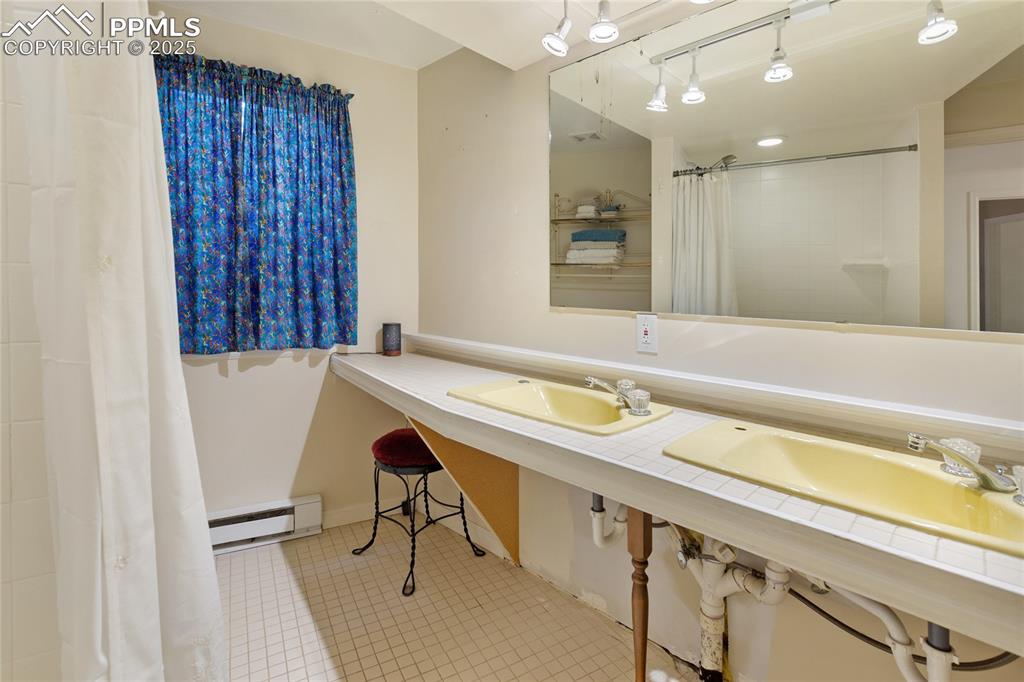 Image 39 of 46: Lower Level 3/4 bath
