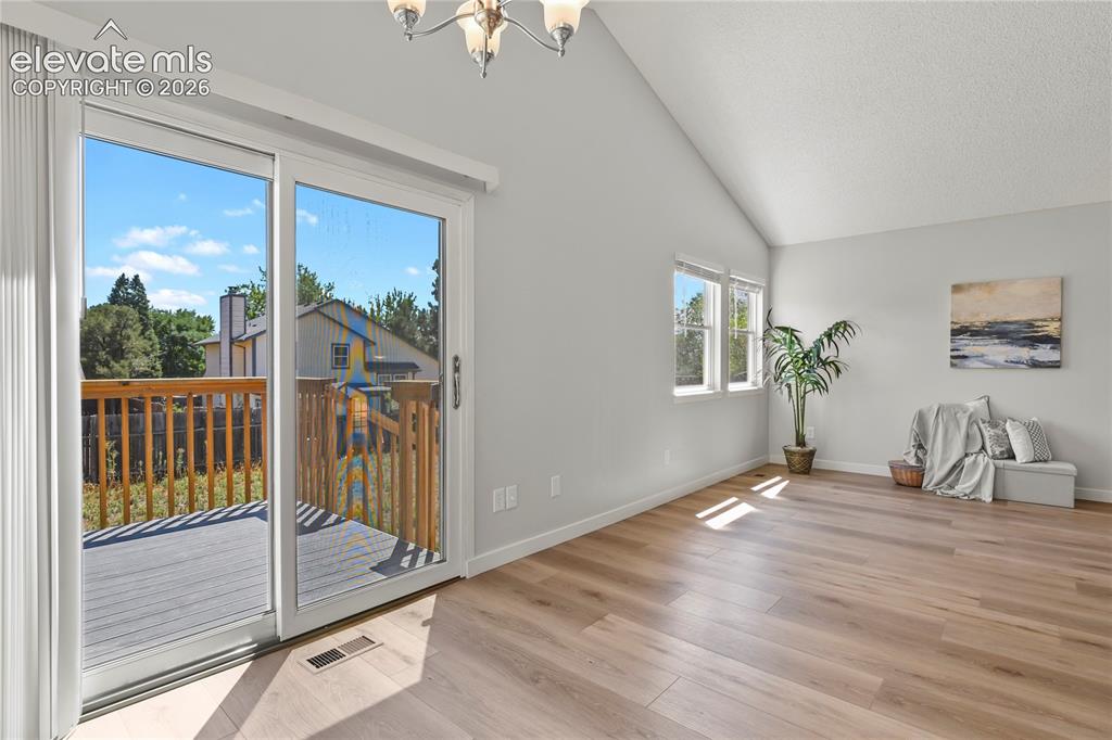 Image 11 of 37: Dining Area