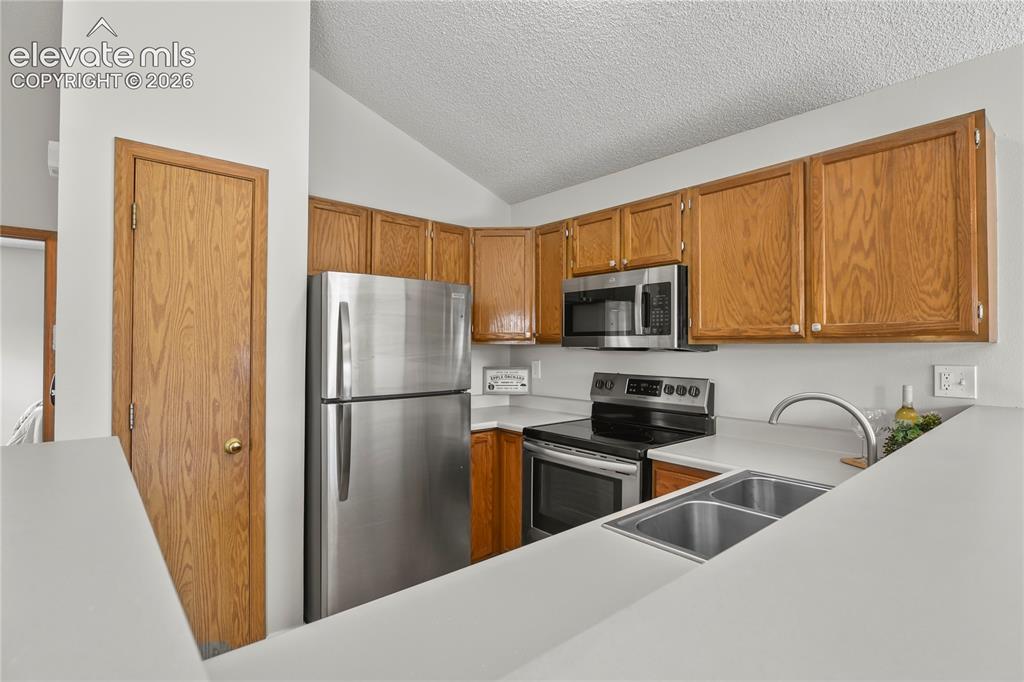 Image 12 of 37: Kitchen