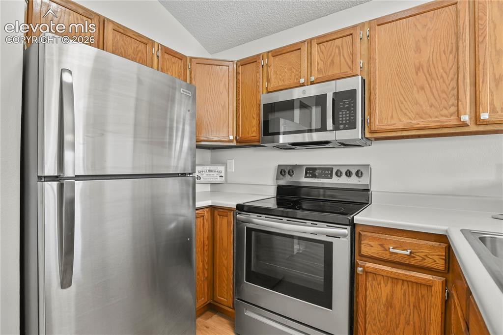 Image 14 of 37: Kitchen
