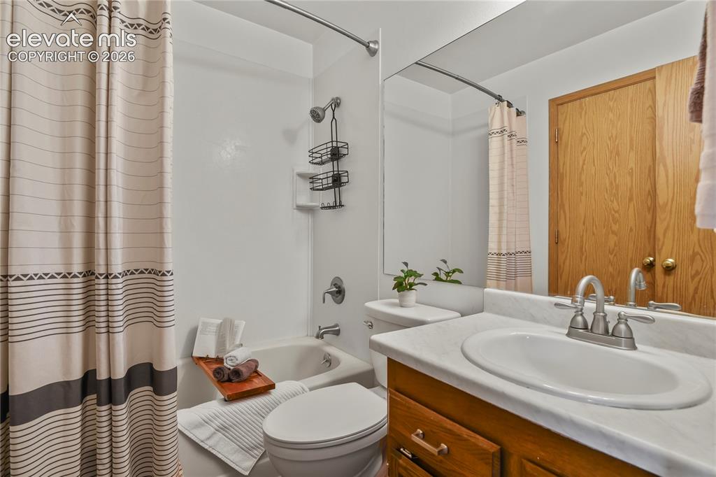 Image 17 of 37: Bathroom