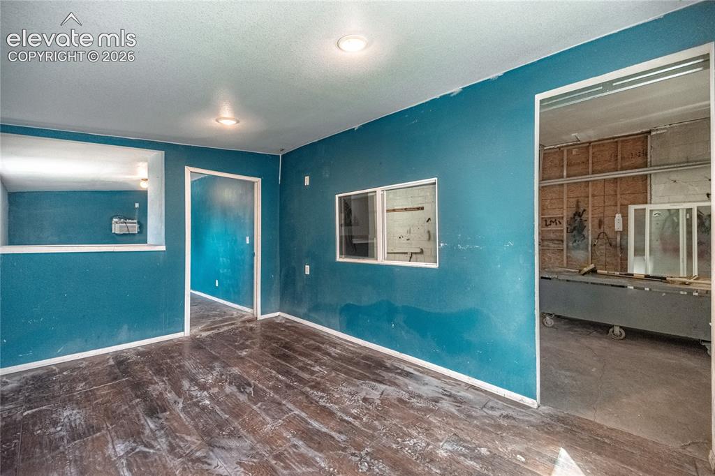 Image 34 of 50: Additional content