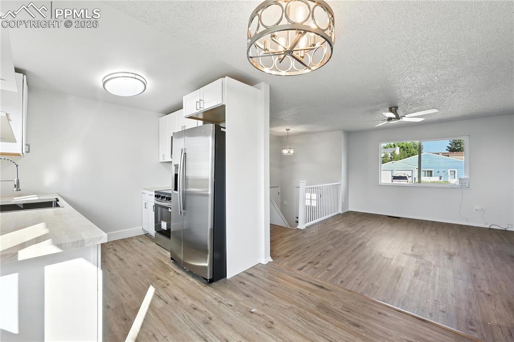 Image 9 of 20: Kitchen