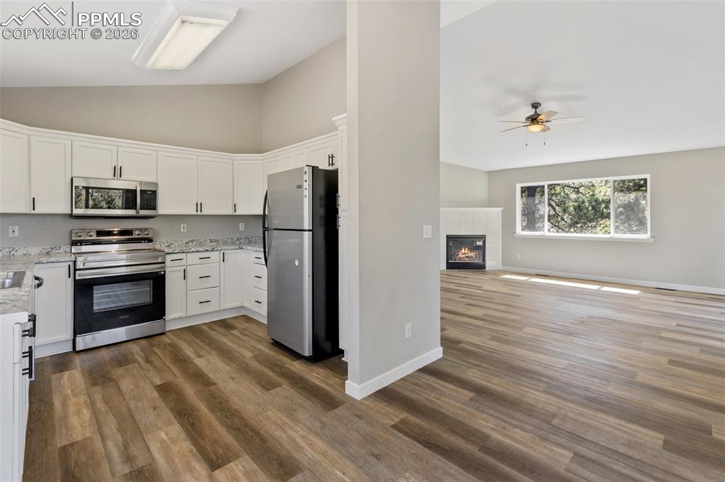 Image 13 of 38: Kitchen