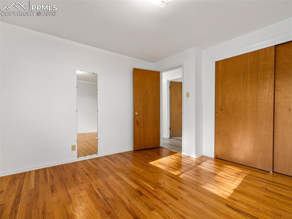 Image 14 of 29: Bedroom