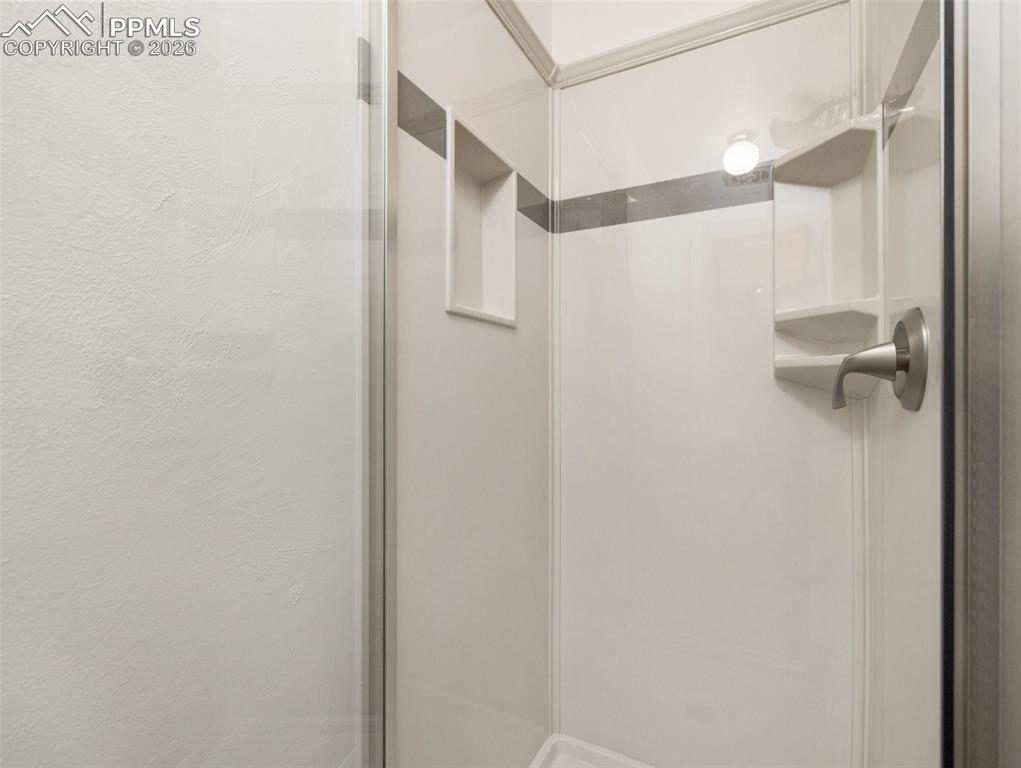 Image 18 of 29: Bathroom