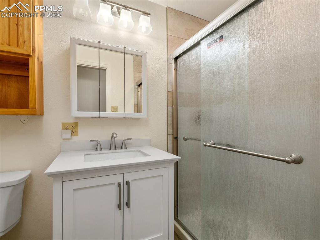 Image 19 of 29: Bathroom