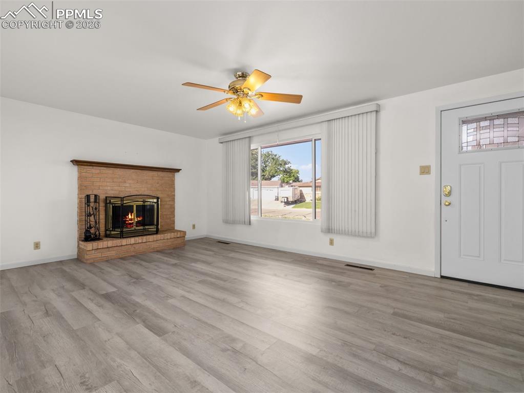 Image 4 of 29: Living Room