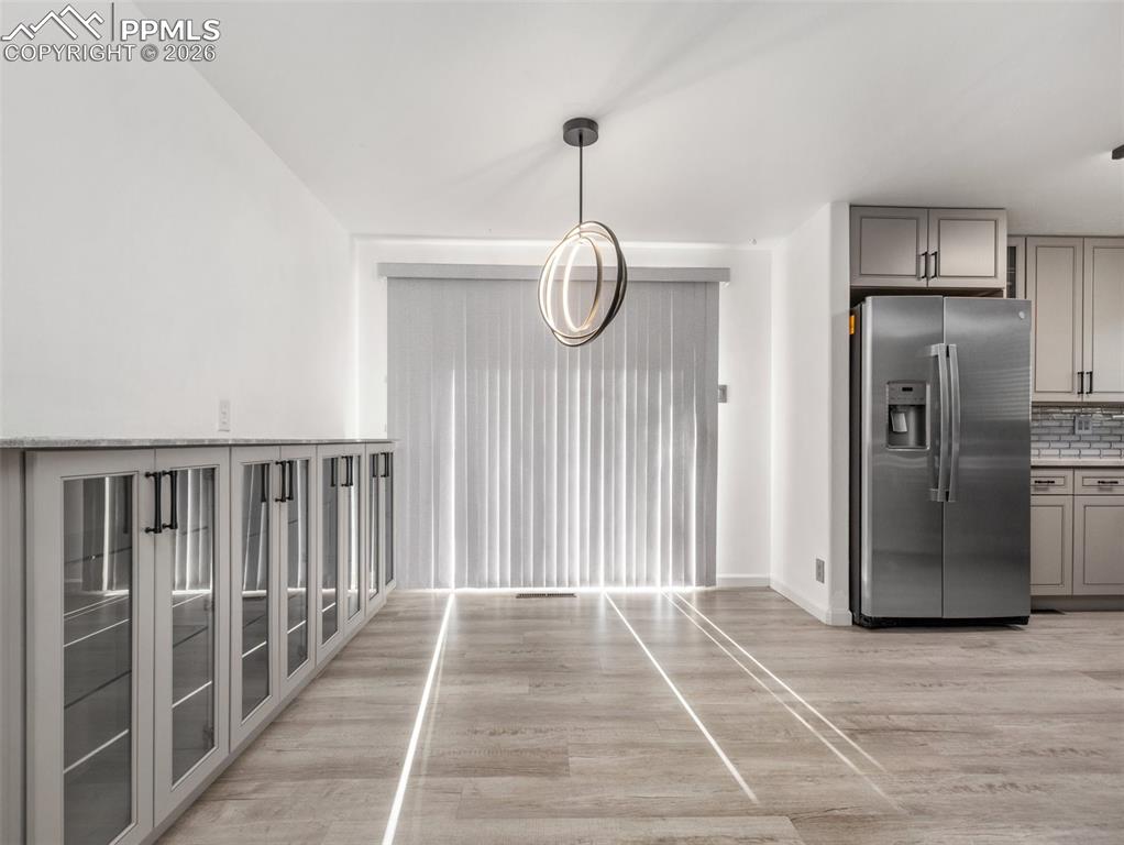 Image 7 of 29: Dining Area