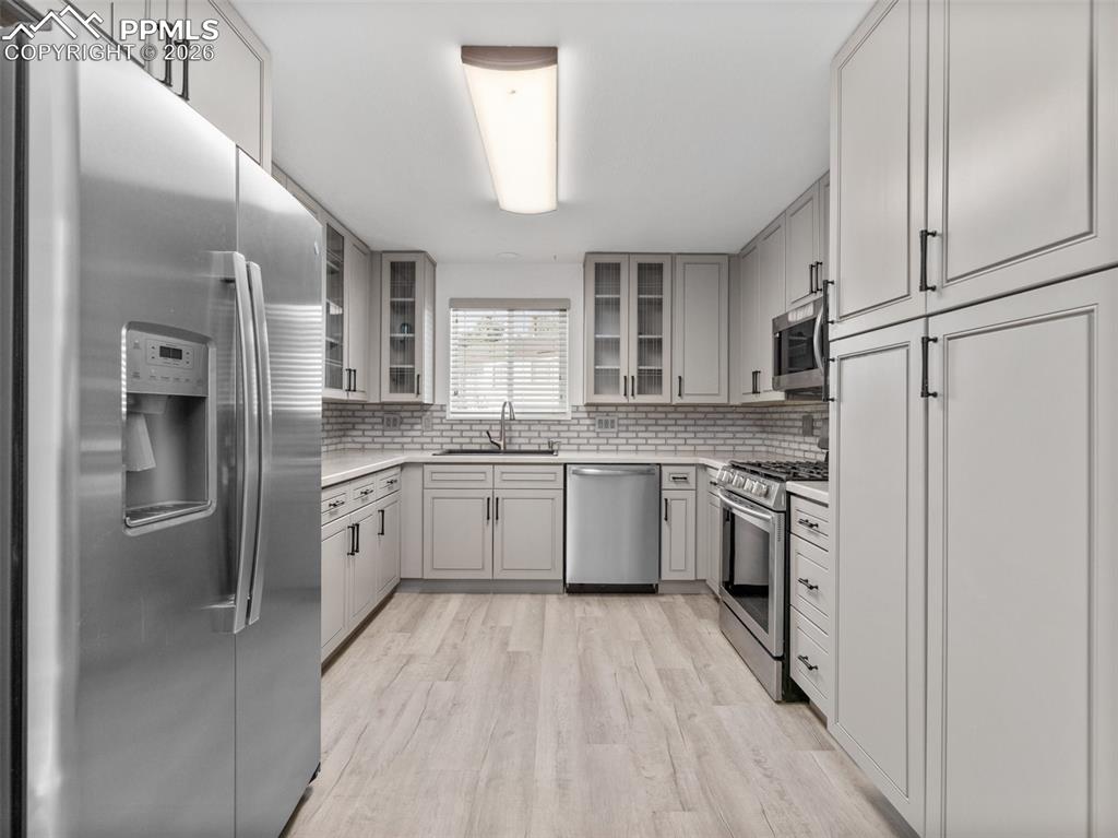 Image 8 of 29: Kitchen