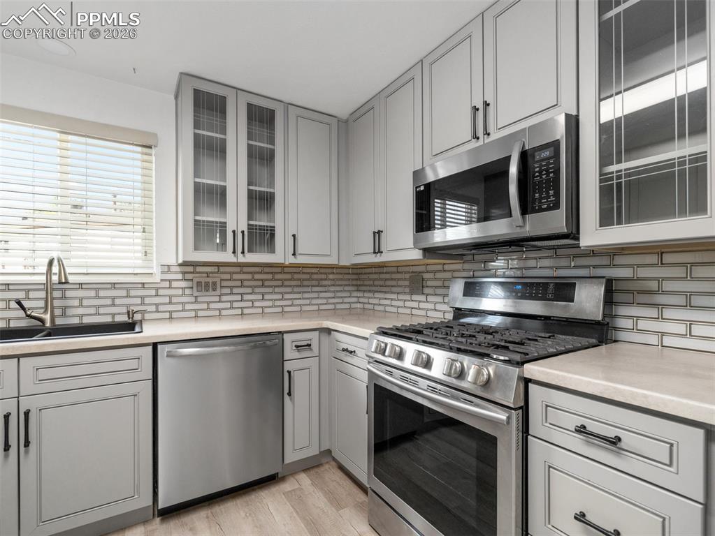 Image 9 of 29: Kitchen