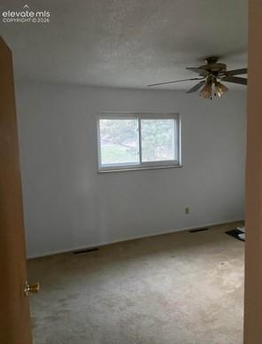 Image 8 of 11: Bedroom