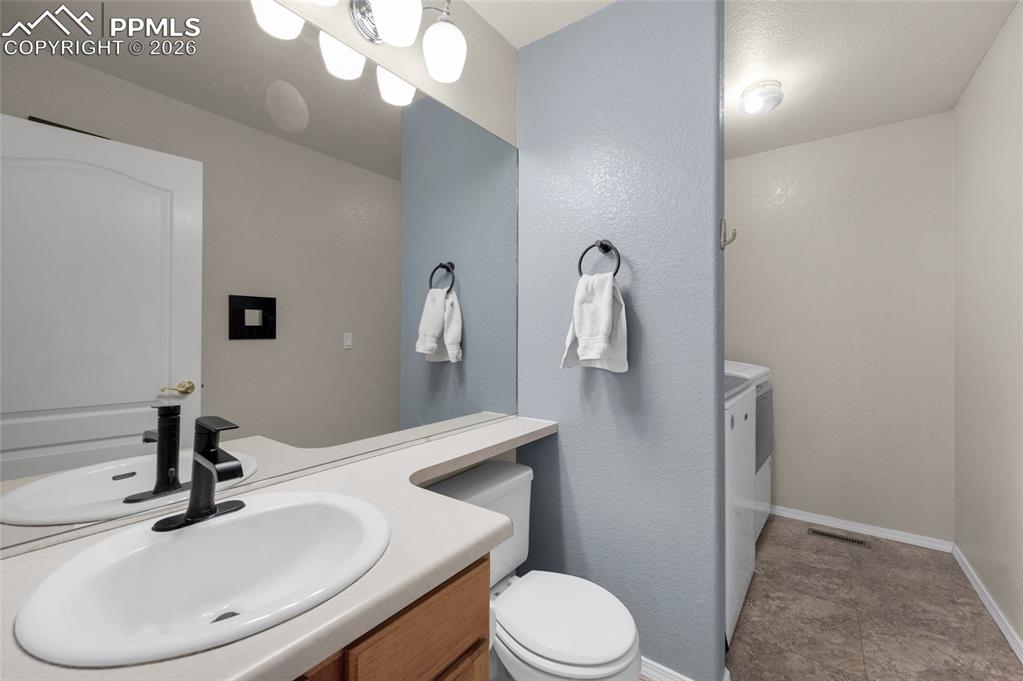 Image 19 of 46: Bathroom