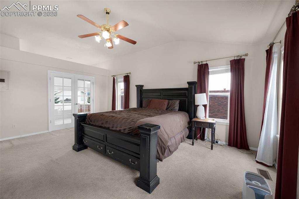 Image 22 of 46: Bedroom